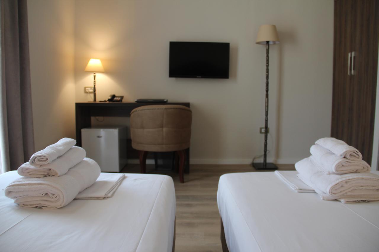 Hotel Hermes Tirana Eksteriør billede